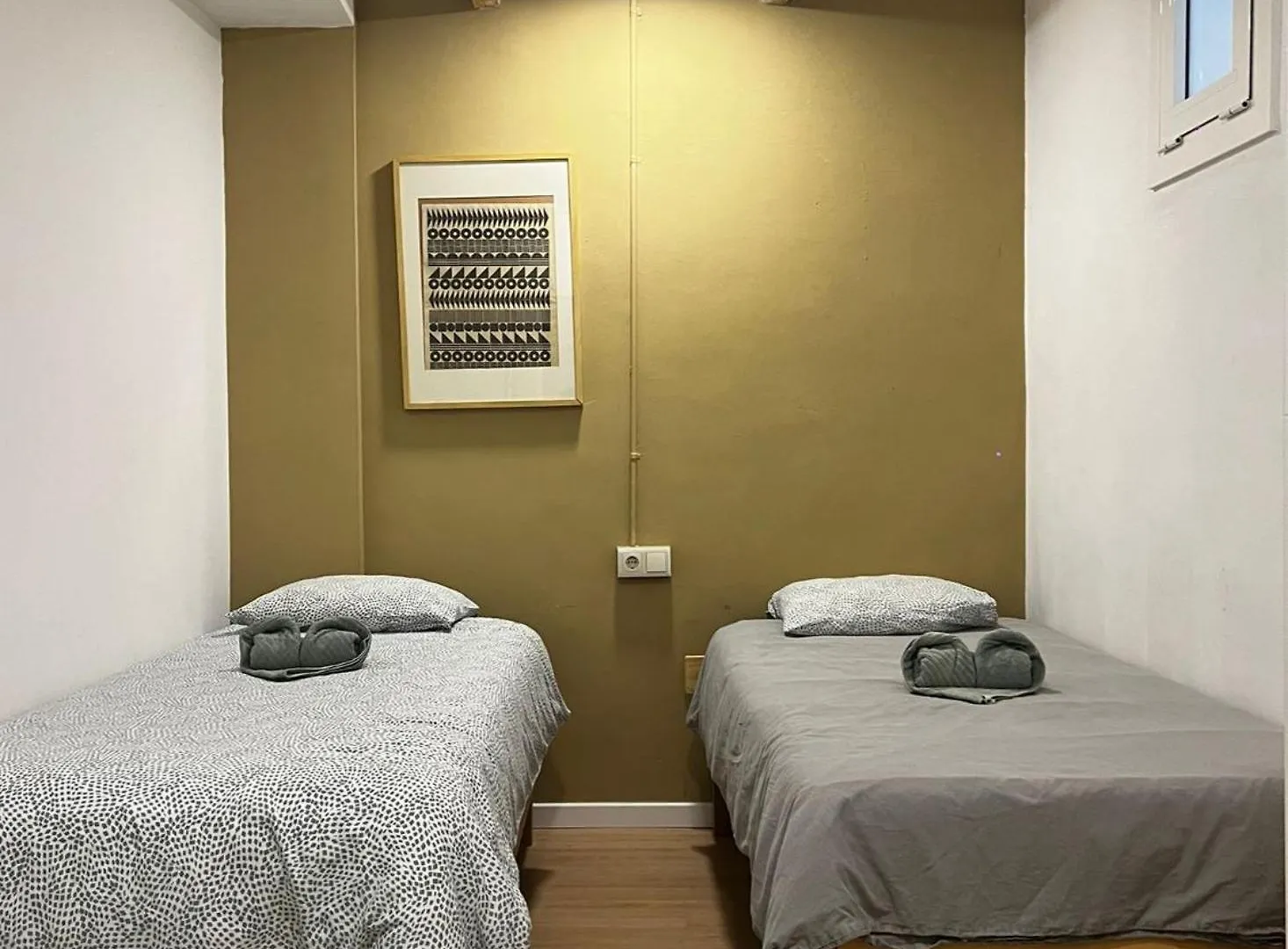 Alojamiento Con Encanto En Planta Superior Ideal Para Trabajo Y Escapadas Familiares En Montserrat
